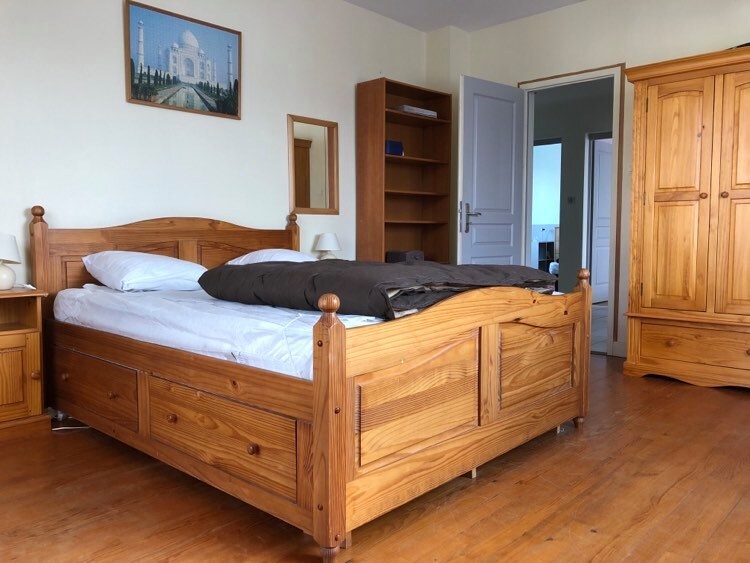 Master bedroom King size bed ( 160X200)