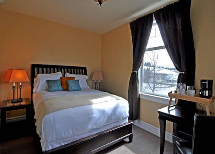 Churchill Suite 1 Friday Harbor Apartments for Rent in Friday