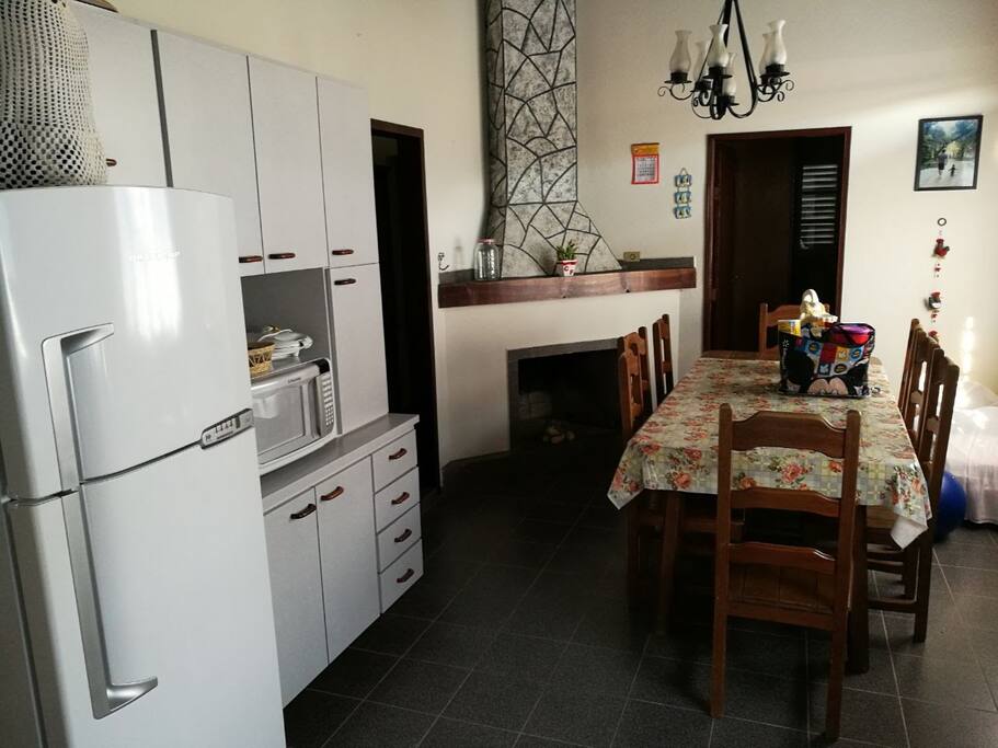 Cozinha e sala de jantar