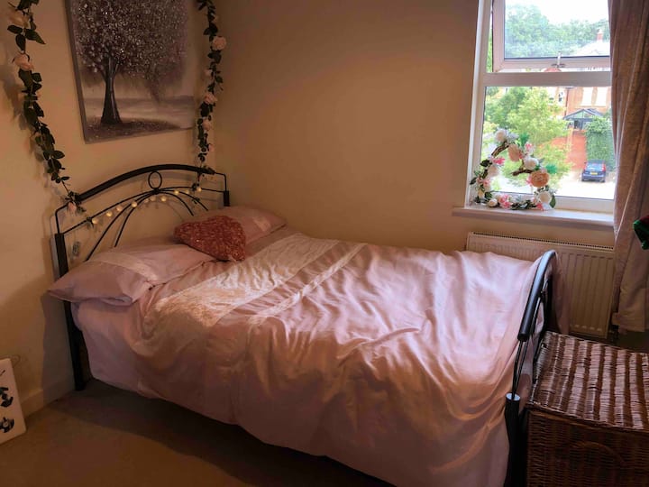 West Byfleet Holiday Rentals & Homes England, United Kingdom Airbnb