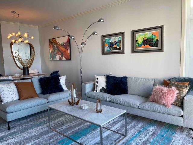 Gorgeous waterfront 2BR with designer furniture gallery image 5