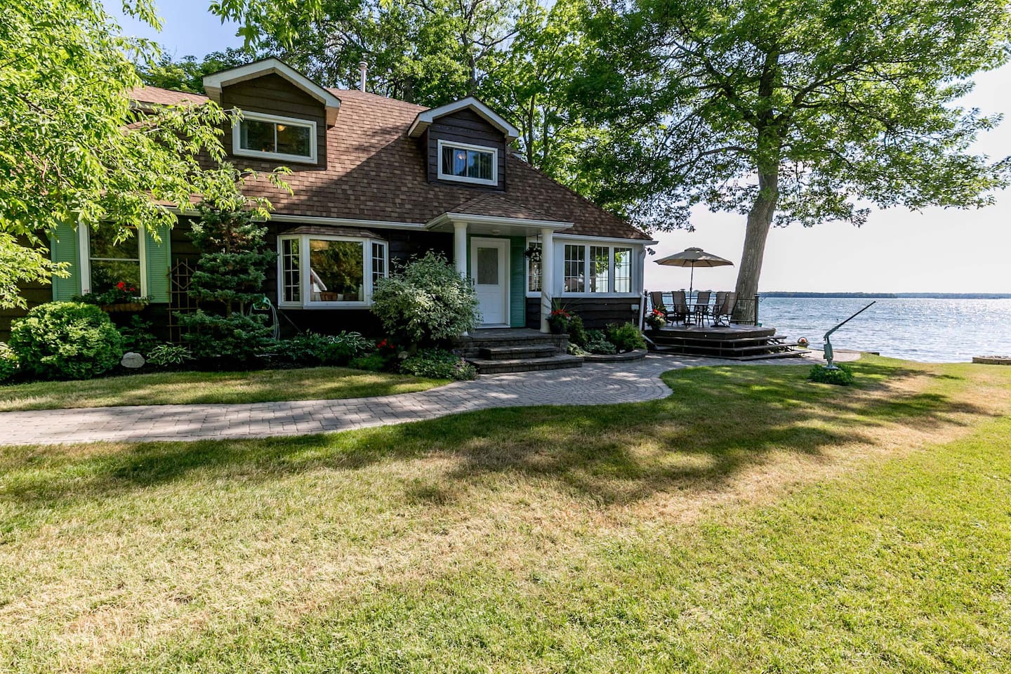 Waterfront Cottage On Lake Couchiching Cabins For Rent In Orillia