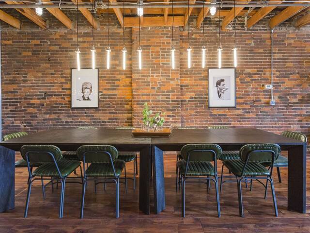 The Library – Music City – Downtown Penthouse gallery image 2