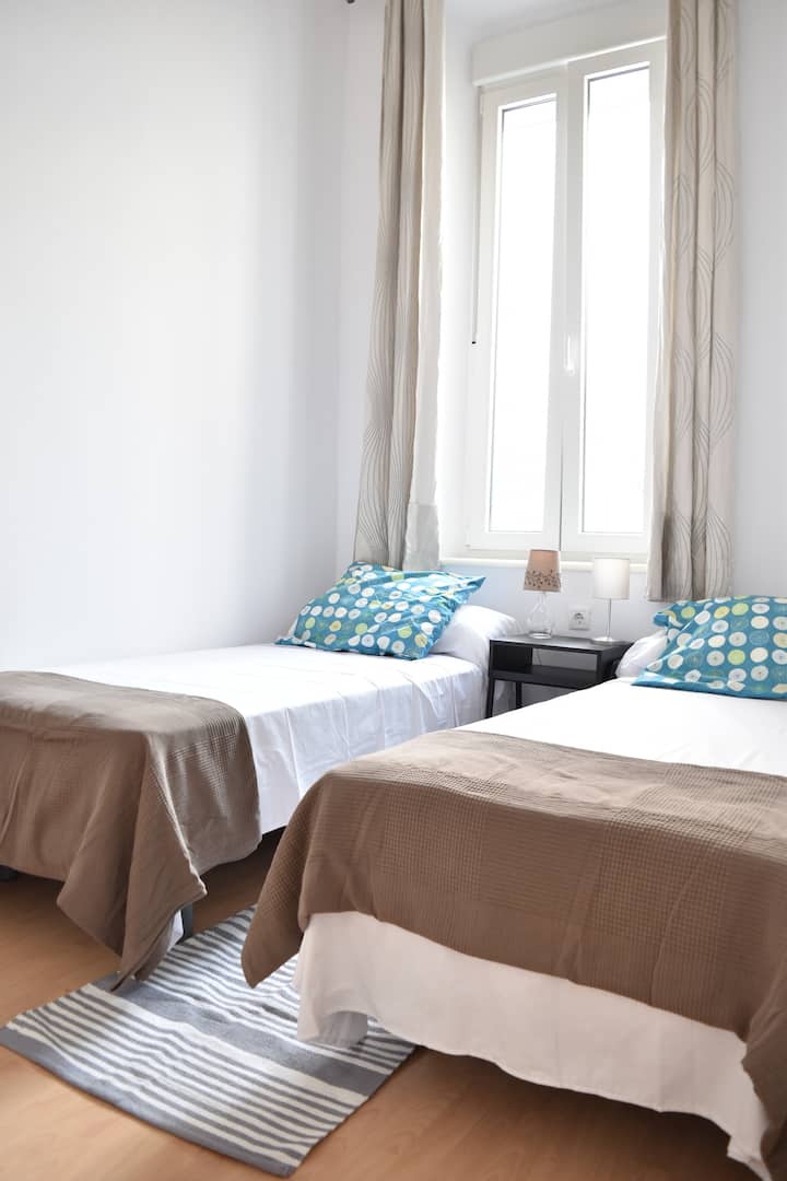 Habitación con dos camas individuales