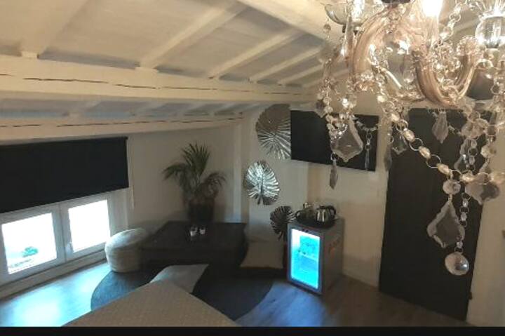 Rooms and penthouse by the sea