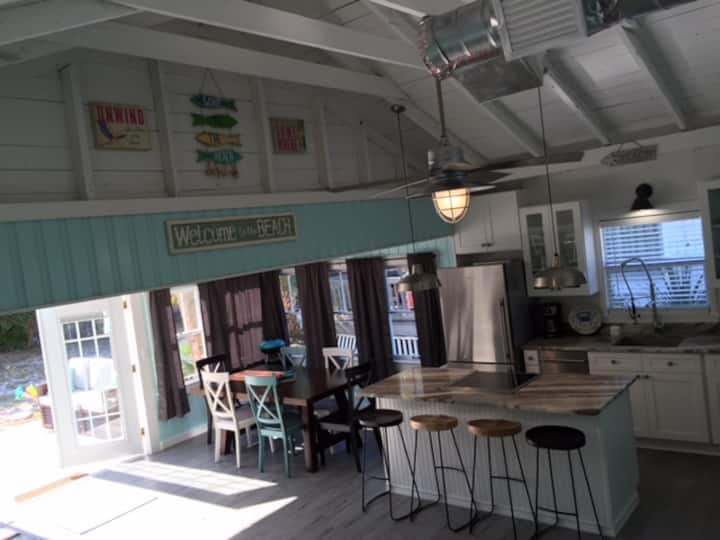 Cottage in Treasure Island · ★4.91 · 2 bedrooms · 2 beds · 1 bath