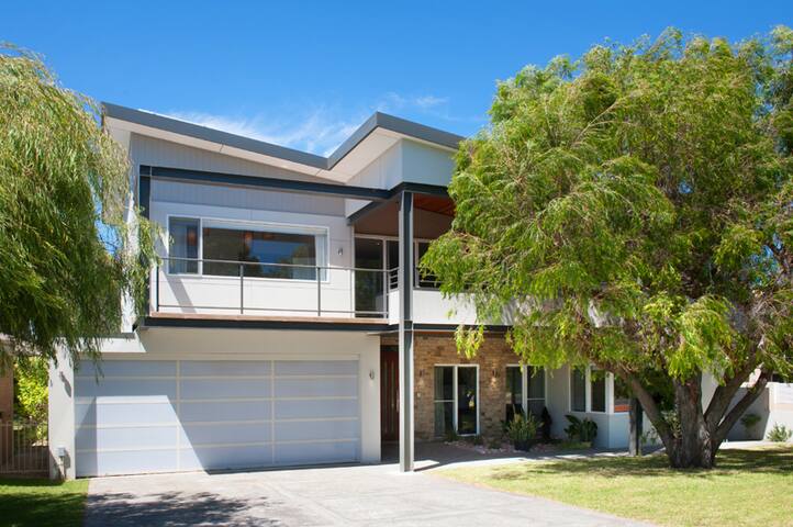 SALT – Luxury Oceanside Oasis gallery image 2