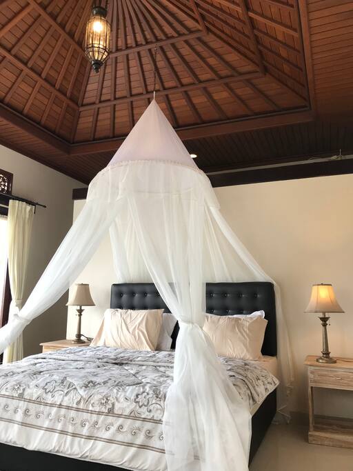 King size bed : 2 x 180
with mosquitoes net