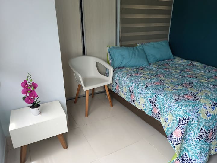 Spacious and comfortable studio apartment close to the living room