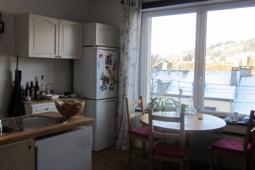 Cuisine équipée, et vue sur le château...