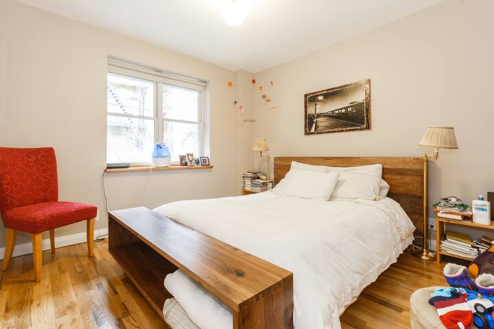 Huge 3+ BR w/large private backyard in Park Slope gallery image 2