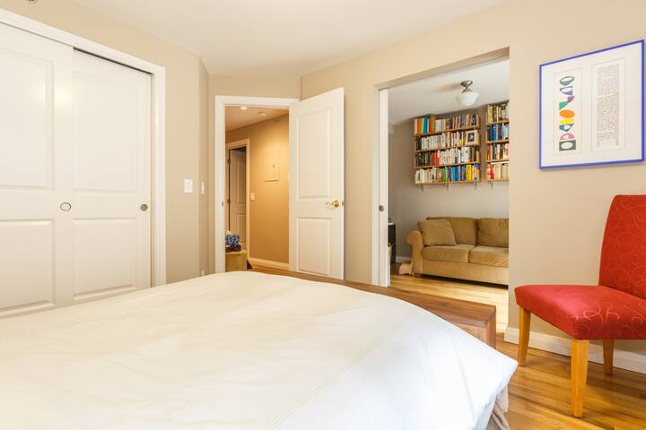 Huge 3+ BR w/large private backyard in Park Slope gallery image 3