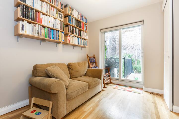 Huge 3+ BR w/large private backyard in Park Slope gallery image 4