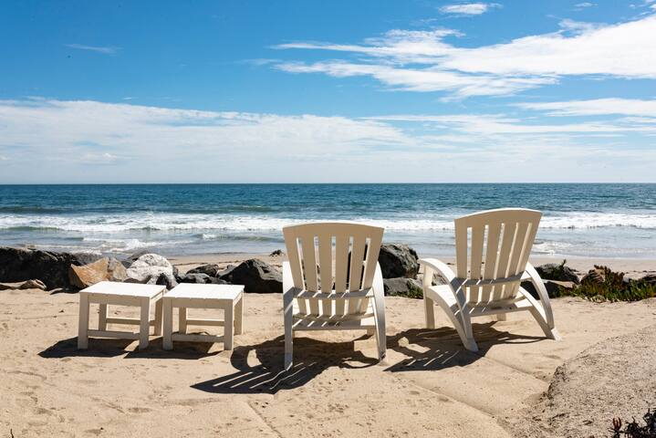 Luxury Malibu Beach Front Home gallery image 3