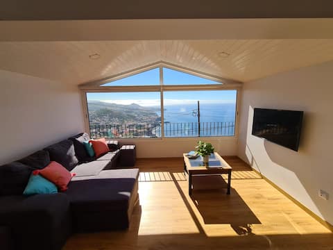 Top Airbnb: Private Attic View in Câmara De Lobos