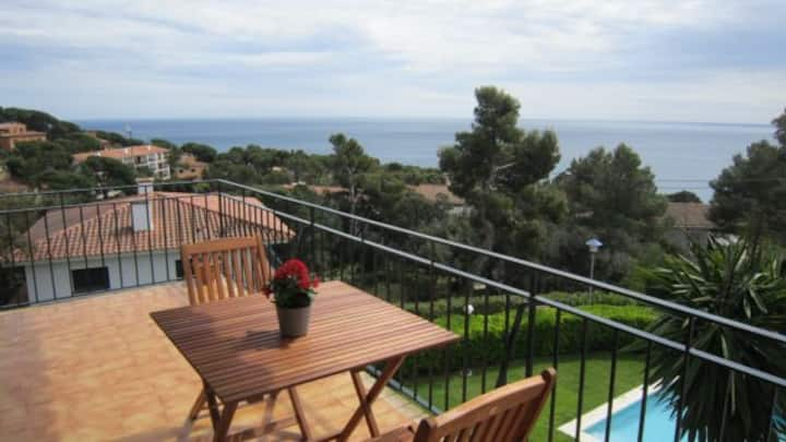 Apartment w/ great views in Calella