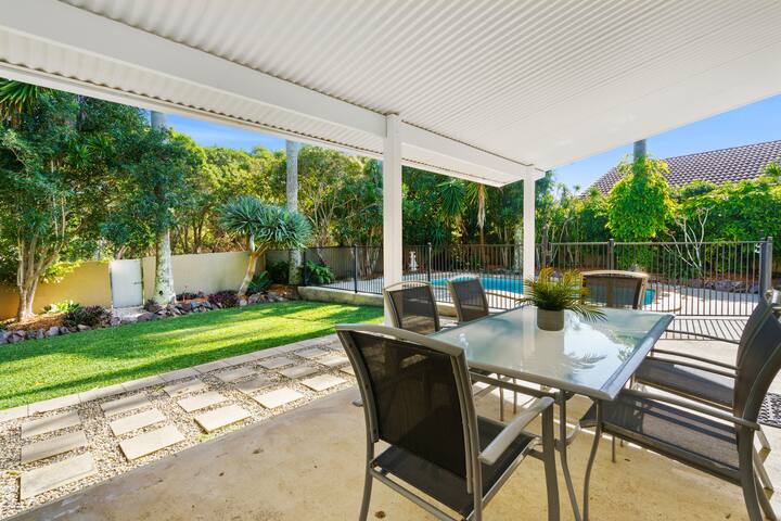 Peace within the palms, Castaways Beach gallery image 5