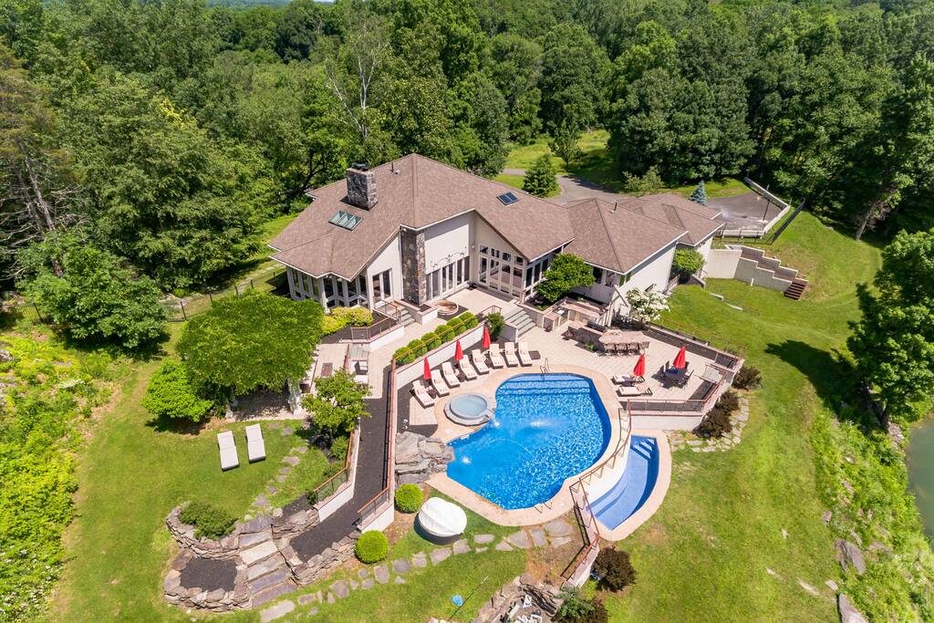 Exclusive Private Resort Living at it's Best!