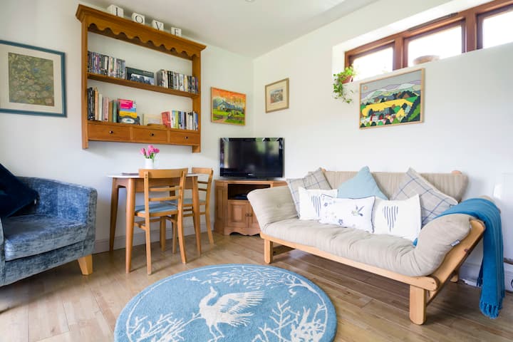 A Retreat Cottage With Meadow Views - Brecon