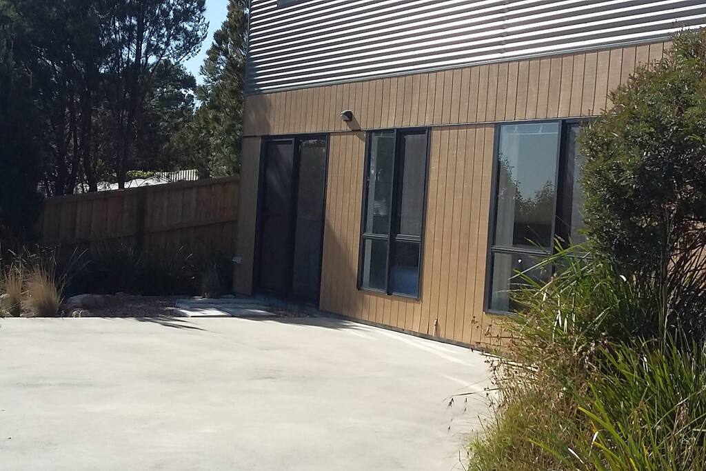 Entrance with easy access free parking