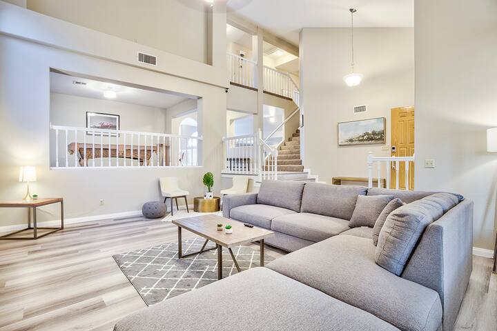 GIANT 7Bd/3Ba Mansion/Pool 9mins to Strip Slps 16! gallery image 5