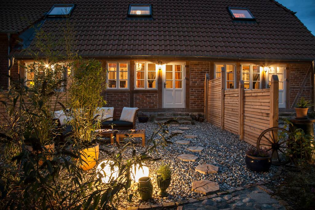 Abendstimmung auf der umzäunten Terrasse