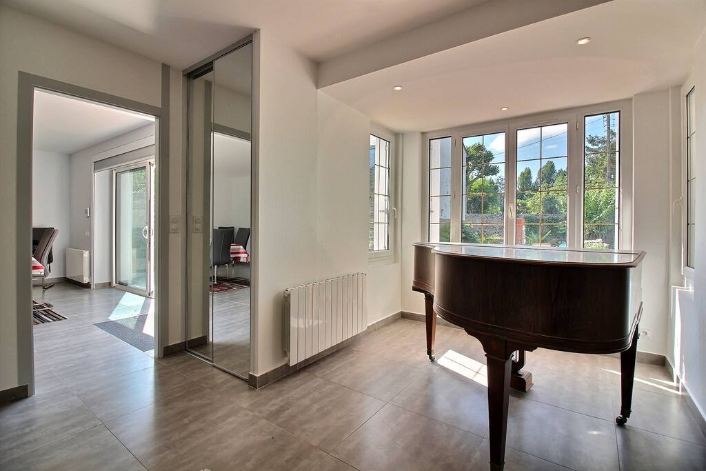 Salon avec piano