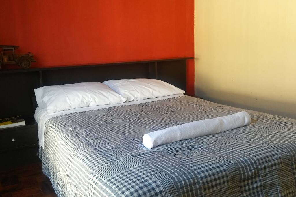 V3 - Habitación - Mobiliario - Espejo + Sofá.