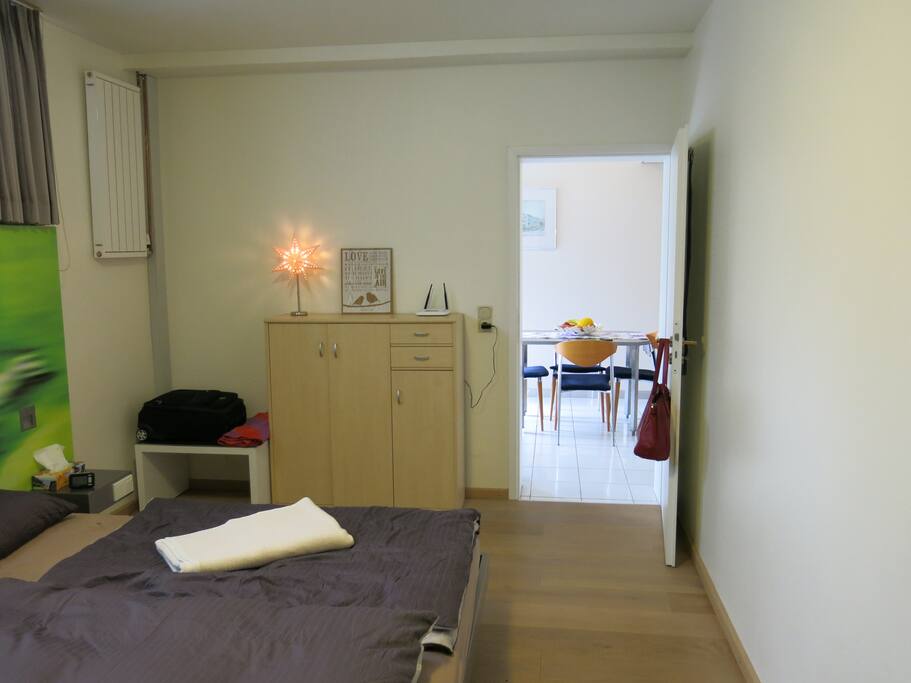 Blick vom Schlafzimmer in die Küche
