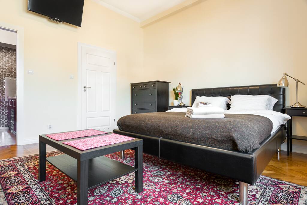 Beautiful, sunny, and spacious recently renovated apartment.