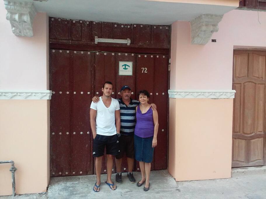 Los Anfitriones, les esperamos, se sentiran como en su casa