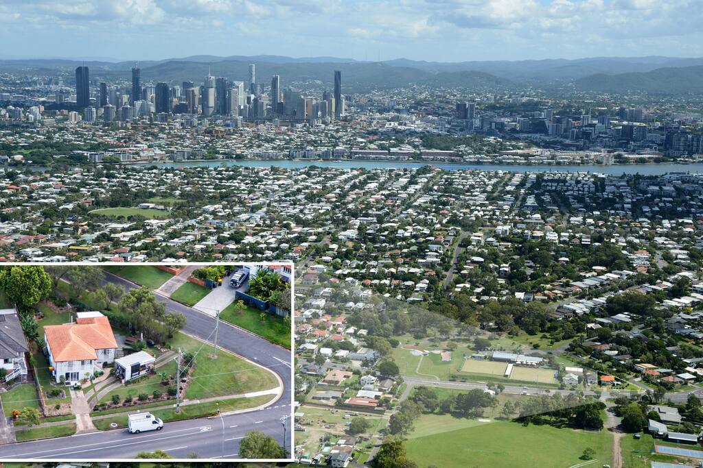 Great location close to the city, surrounded by large ovals, bowls club, skate bowl, dog park and parklands.