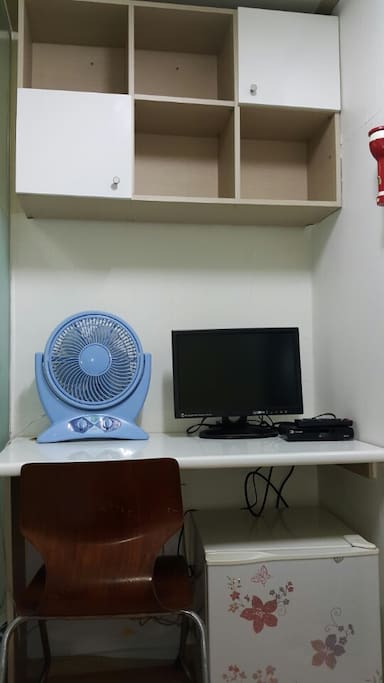책상, 의자 TV, 냉장고, 선풍기 Desk, Chair TV, Refrigerator, Fan