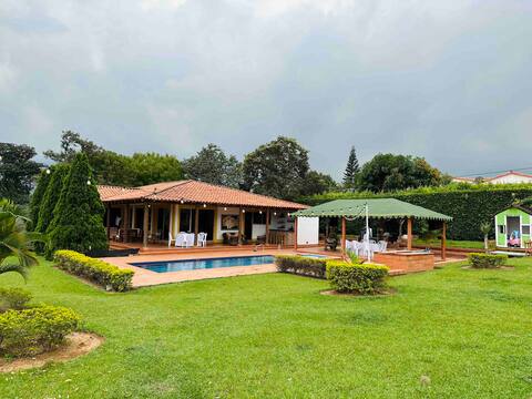 Spectacular & spacious cabin with R.Corozal pool