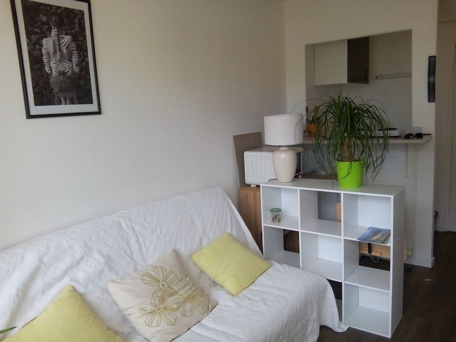 Beaucoup de meubles de rangement