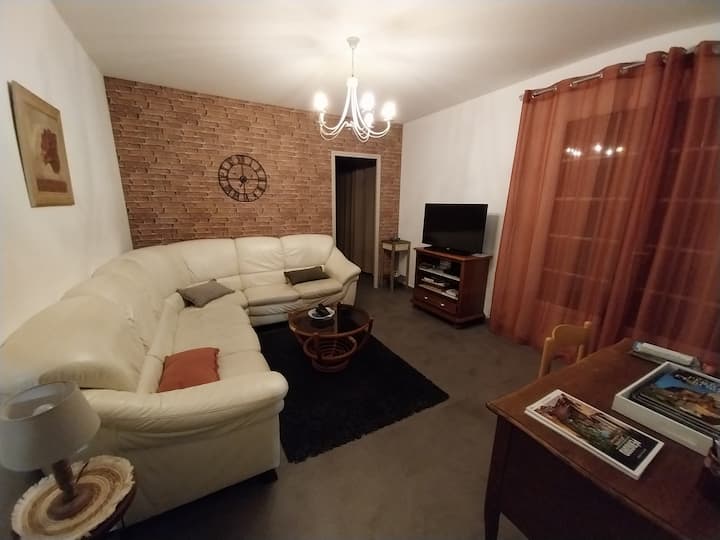 Maison Pour 7 Personnes En Pleine Campagne - Dordogne