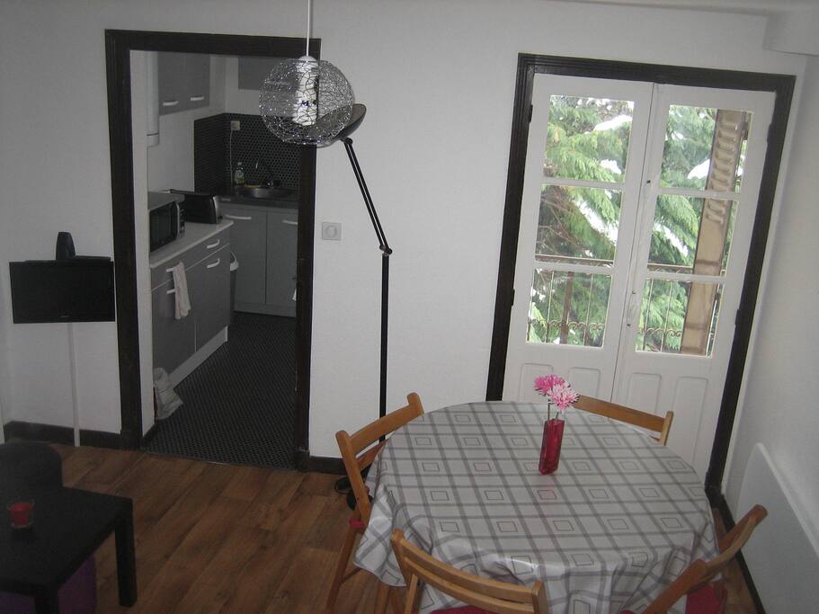 cuisine, salle à manger, balcon