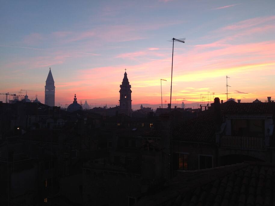 Vista dalle finestre - View from the windows (sunset)