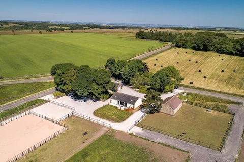 3 Lovely Cottages with Hot Tub Perfect for Groups