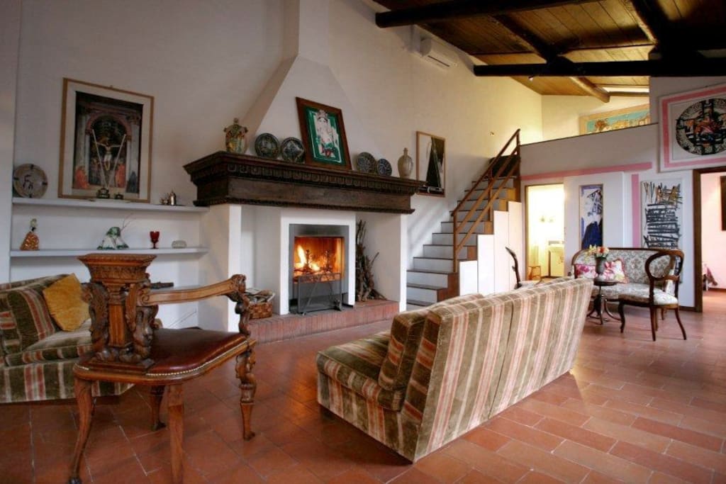 -Toscanella suite in the evening light -original fireplace of the Renaissance