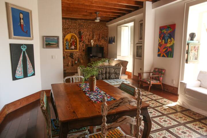 Maison Modernists Colonial House gallery image 2