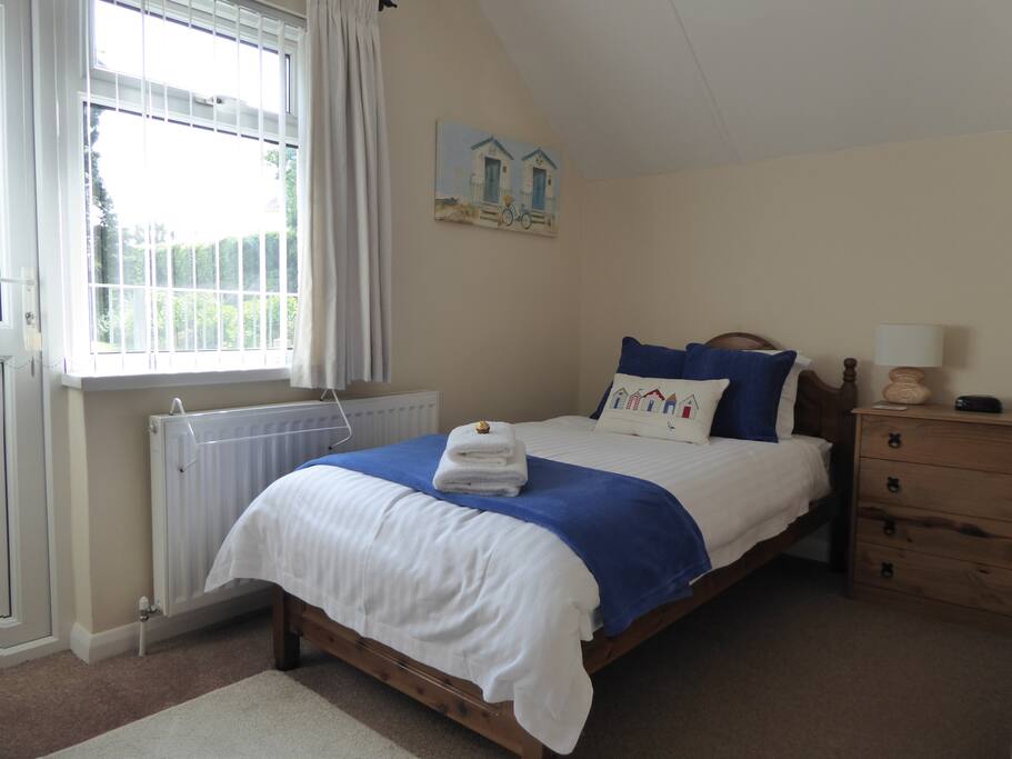 Our Single En-Suite Room (Dartmouth)