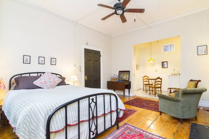 2, 3 or 4 Floors, Heart of Greenwich Village gallery image 2