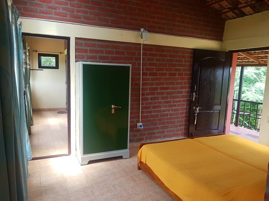 interconnecting room 1