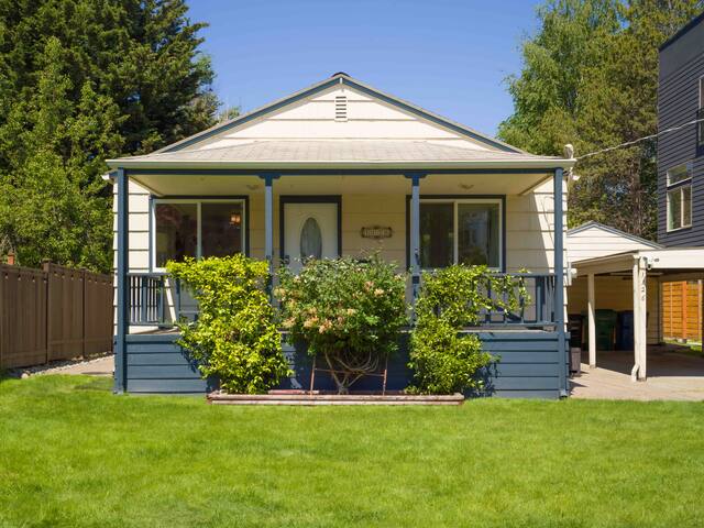 Modern Tiny House gallery image 2