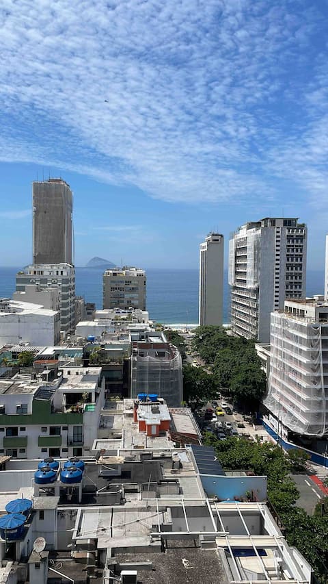 Successful Airbnb property: Charming apartment with sea view in Leblon in Leblon