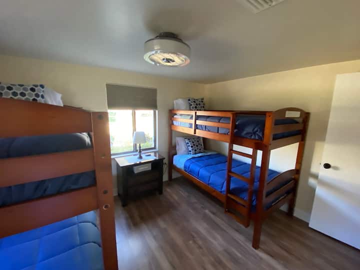 חדר שינה מס '3 מיטות קומתיים