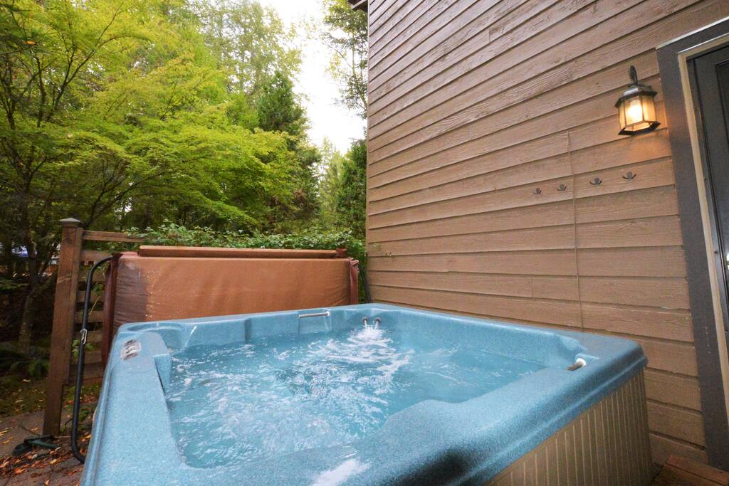 Private hot tub