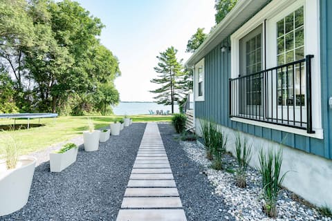 Luxurious Rustic Lakehouse near PEC & Kingston