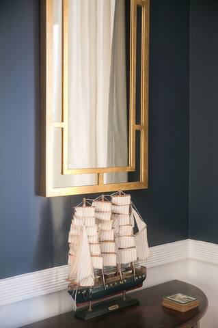 2500 SF Home – Downtown Newport A+ Location gallery image 4